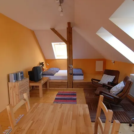 Apartament Dvur *